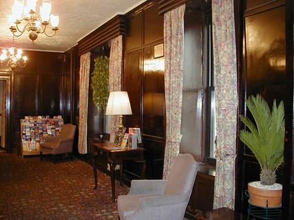 Lobby of our hotel where the movie scene was filmed<br>Location: <a href="https://www.google.com/maps/search/?api=1&query=40.76333,-73.98687" target="_new">Washington Jefferson Hotel</a>